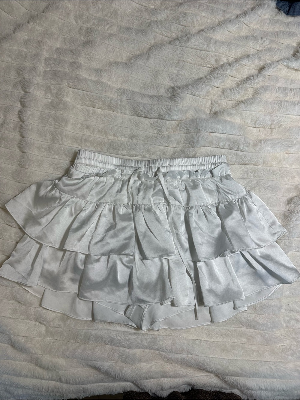 Day + Moon White Satin Tiered Ruffle Shorts Size Medium